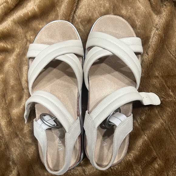 Vionic Sandals! - Picture 2 of 7